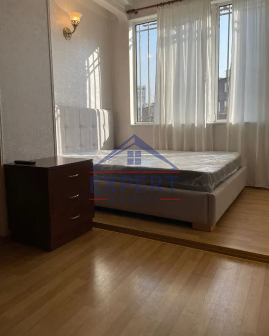 ԿԵՆՏՐՈՆ, ԴԵՐԵՆԻԿ ԴԵՄԻՐՃՅԱՆ ՓՈՂՈՑ, 1 ՍԵՆՅԱԿ