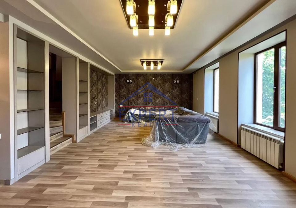 ԿԵՆՏՐՈՆ, ՄԱՇՏՈՑԻ ՊՈՂՈՏԱ, 5 ՍԵՆՅԱԿ