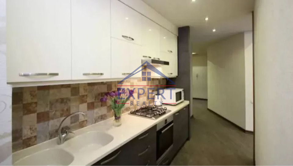 ԿԵՆՏՐՈՆ, ՊՈՒՇԿԻՆԻ ՓՈՂՈՑ, 3 ՍԵՆՅԱԿ