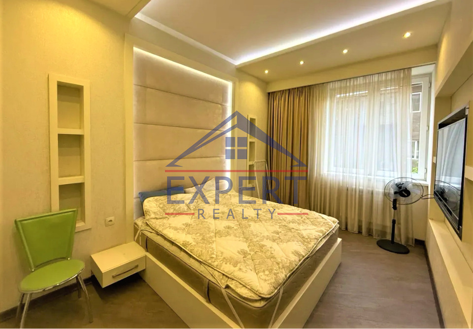 ԿԵՆՏՐՈՆ, ՊՈՒՇԿԻՆԻ ՓՈՂՈՑ, 3 ՍԵՆՅԱԿ