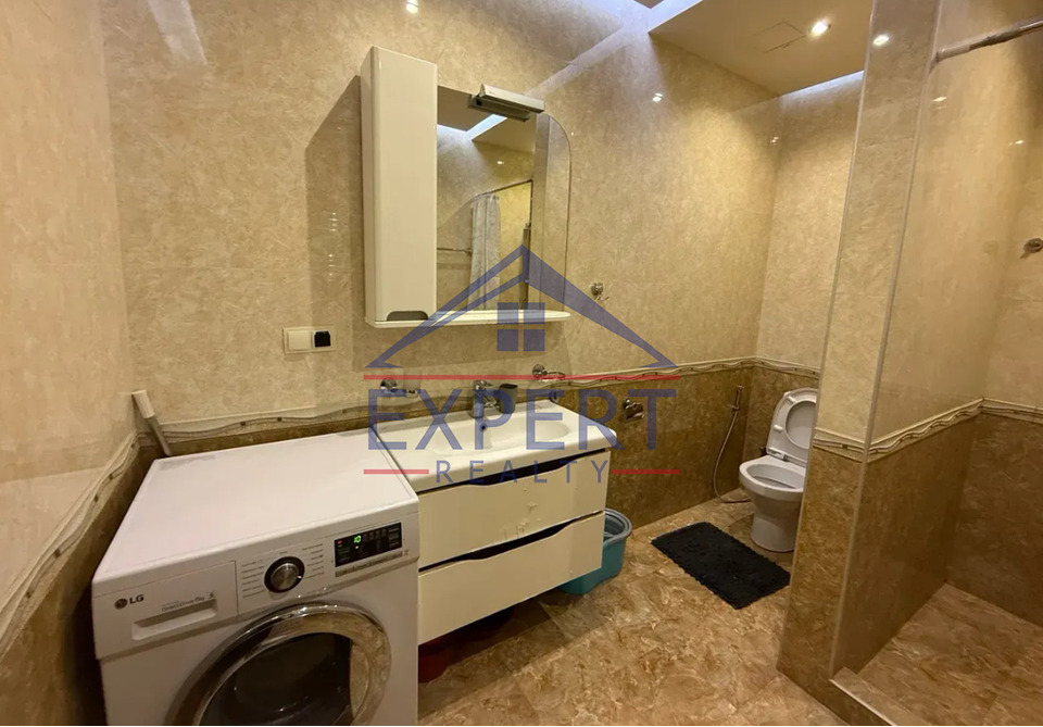 ԿԵՆՏՐՈՆ, ՊՈՒՇԿԻՆԻ ՓՈՂՈՑ, 3 ՍԵՆՅԱԿ