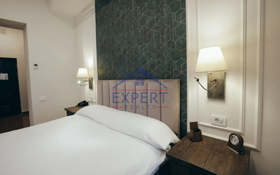 ԿԵՆՏՐՈՆ, ԿՈՐՅՈՒՆԻ ՓՈՂՈՑ, 2 ՍԵՆՅԱԿ