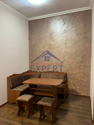 ԿԵՆՏՐՈՆ, ՉԱՐԵՆՑԻ ՓՈՂՈՑ, 2 ՍԵՆՅԱԿ