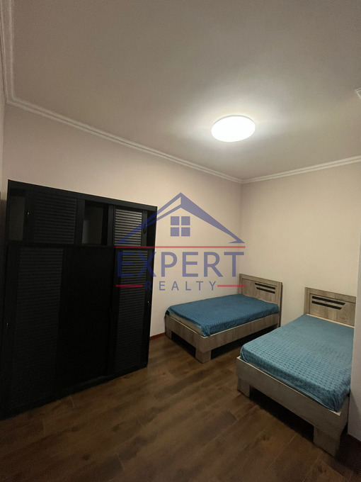 ԿԵՆՏՐՈՆ, ՉԱՐԵՆՑԻ ՓՈՂՈՑ, 2 ՍԵՆՅԱԿ