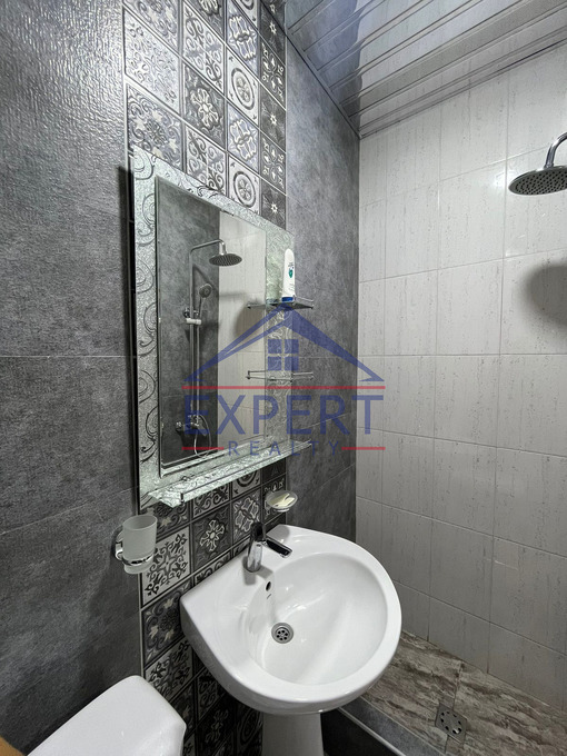 ԿԵՆՏՐՈՆ, ՉԱՐԵՆՑԻ ՓՈՂՈՑ, 2 ՍԵՆՅԱԿ