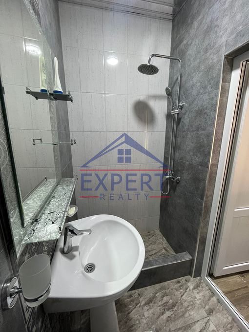 ԿԵՆՏՐՈՆ, ՉԱՐԵՆՑԻ ՓՈՂՈՑ, 2 ՍԵՆՅԱԿ