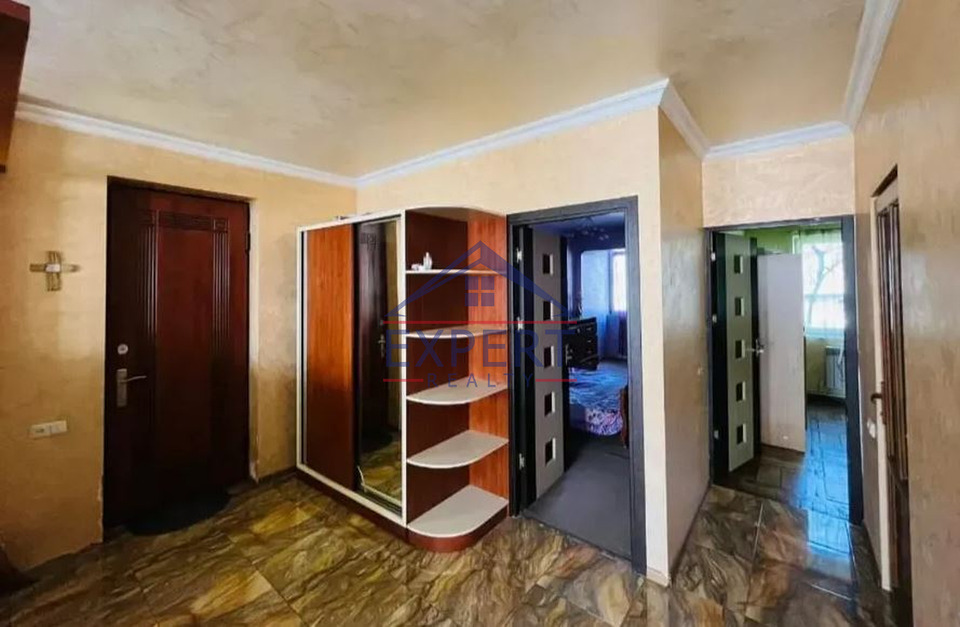 ԷՐԵԲՈՒՆԻ, ԳԱՋԵԳՈՐԾՆԵՐԻ ՓՈՂՈՑ, 3 ՍԵՆՅԱԿ