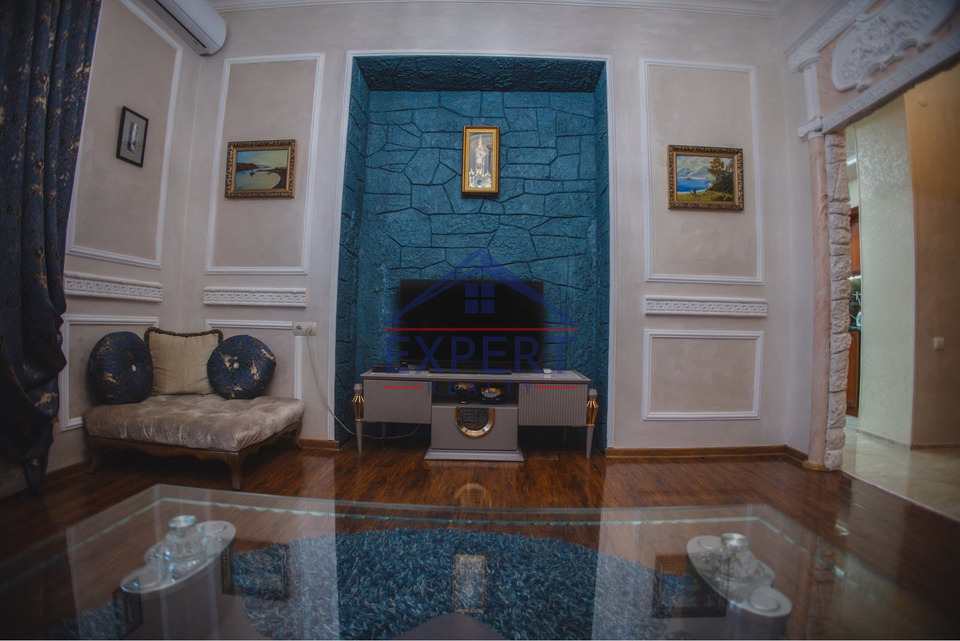 ԿԵՆՏՐՈՆ, ՄԱՇՏՈՑԻ ՊՈՂՈՏԱ, 2 ՍԵՆՅԱԿ