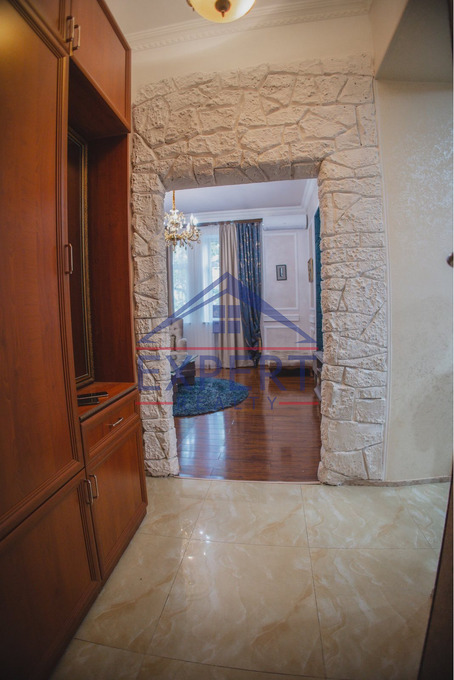 ԿԵՆՏՐՈՆ, ՄԱՇՏՈՑԻ ՊՈՂՈՏԱ, 2 ՍԵՆՅԱԿ