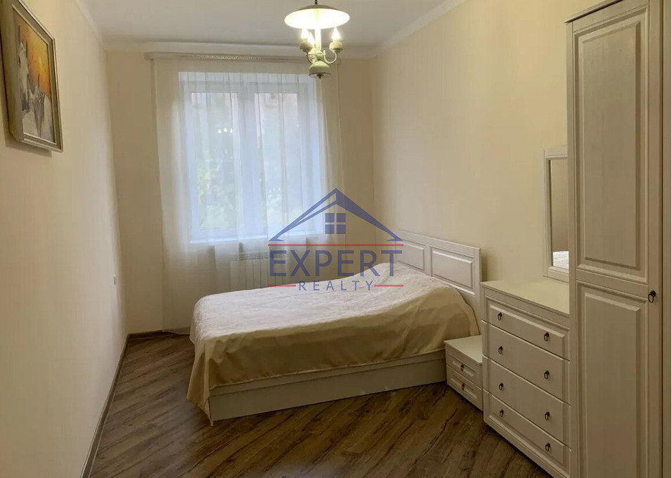 ԿԵՆՏՐՈՆ, ՉԱՐԵՆՑԻ ՓՈՂՈՑ, 3 ՍԵՆՅԱԿ