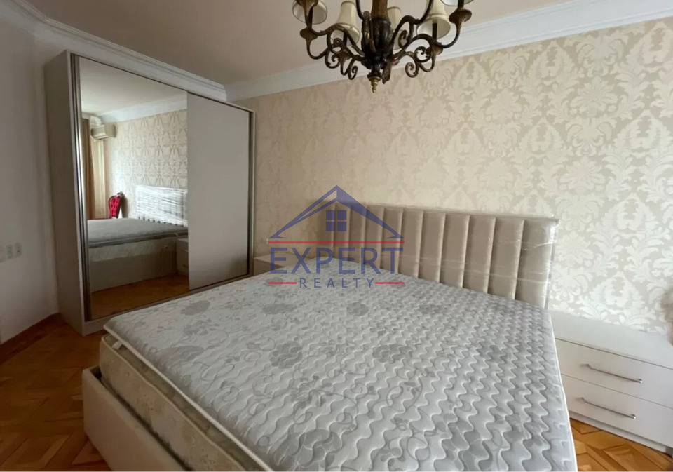 ԿԵՆՏՐՈՆ, ՊՈՒՇԿԻՆԻ ՓՈՂՈՑ, 3 ՍԵՆՅԱԿ