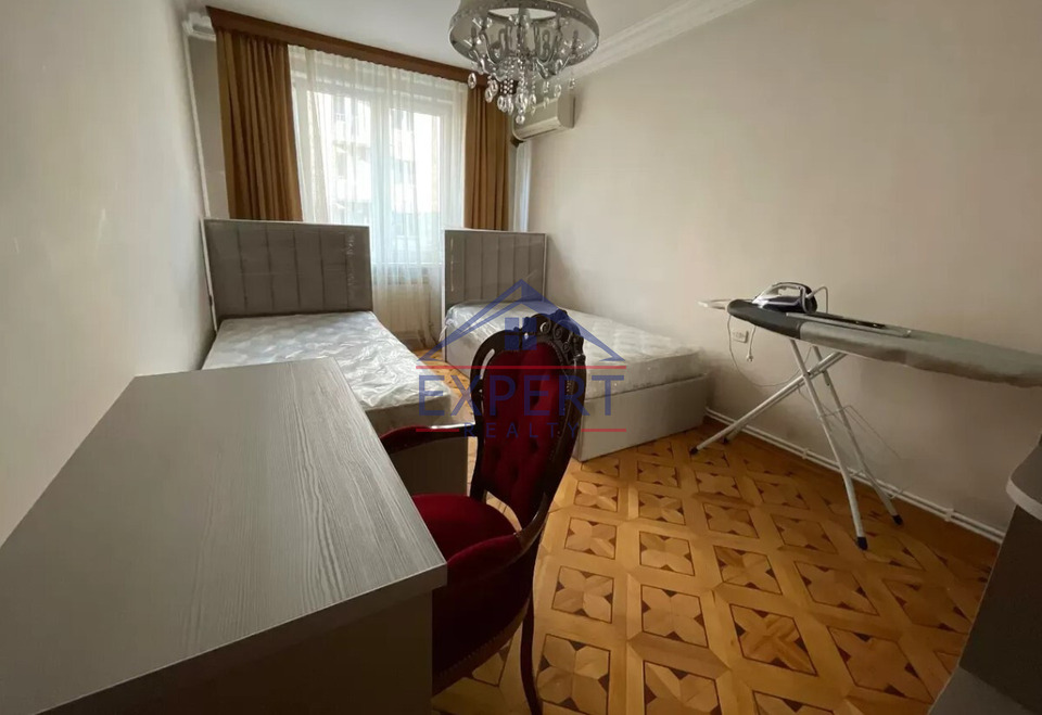 ԿԵՆՏՐՈՆ, ՊՈՒՇԿԻՆԻ ՓՈՂՈՑ, 3 ՍԵՆՅԱԿ