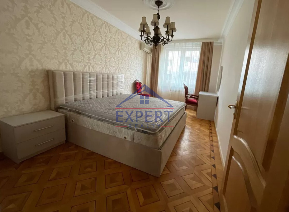 ԿԵՆՏՐՈՆ, ՊՈՒՇԿԻՆԻ ՓՈՂՈՑ, 3 ՍԵՆՅԱԿ