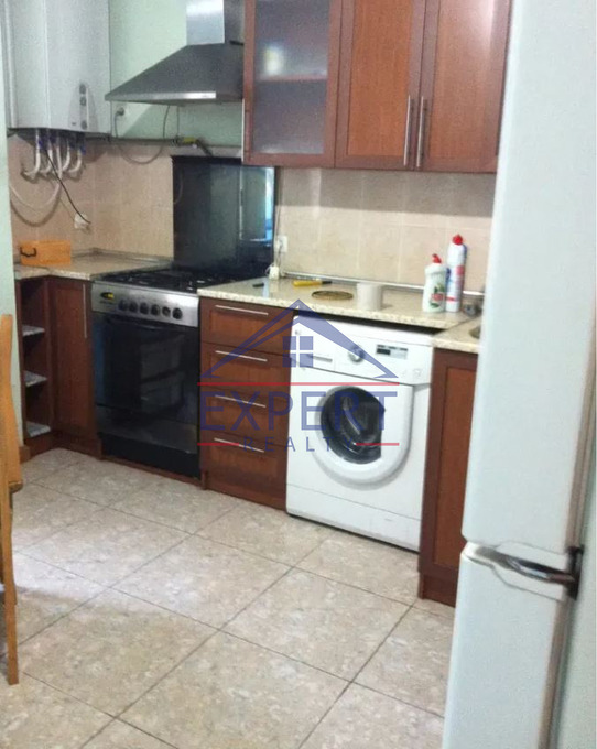 ԿԵՆՏՐՈՆ, ՆԱՐ-ԴՈՍԻ ՓՈՂՈՑ, 2 ՍԵՆՅԱԿ