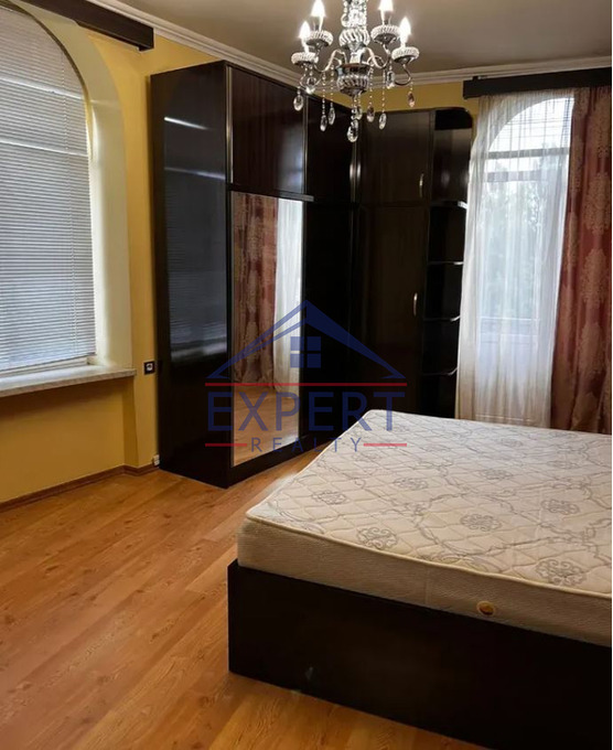 ԿԵՆՏՐՈՆ, ՏԻԳՐԱՆ ՄԵԾԻ ՊՈՂՈՏԱ, 2 ՍԵՆՅԱԿ