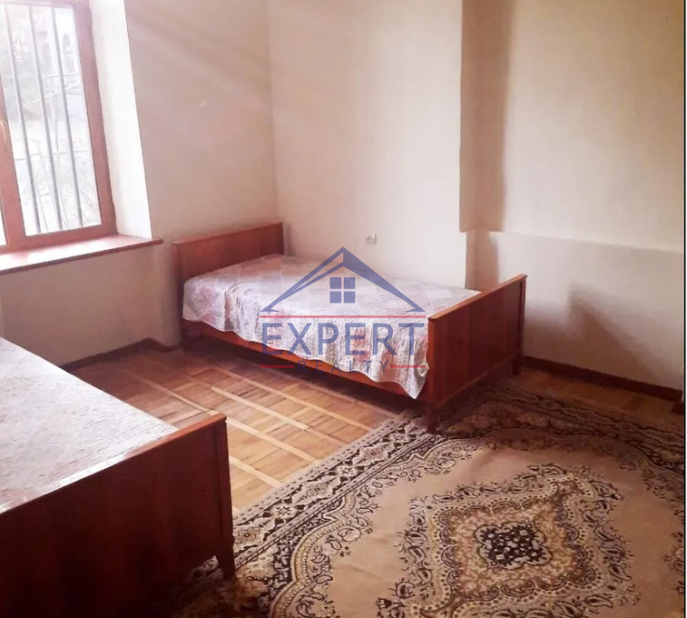 ԿԵՆՏՐՈՆ, ԲԱՂՐԱՄՅԱՆ ՊՈՂՈՏԱ, 2 ՍԵՆՅԱԿ