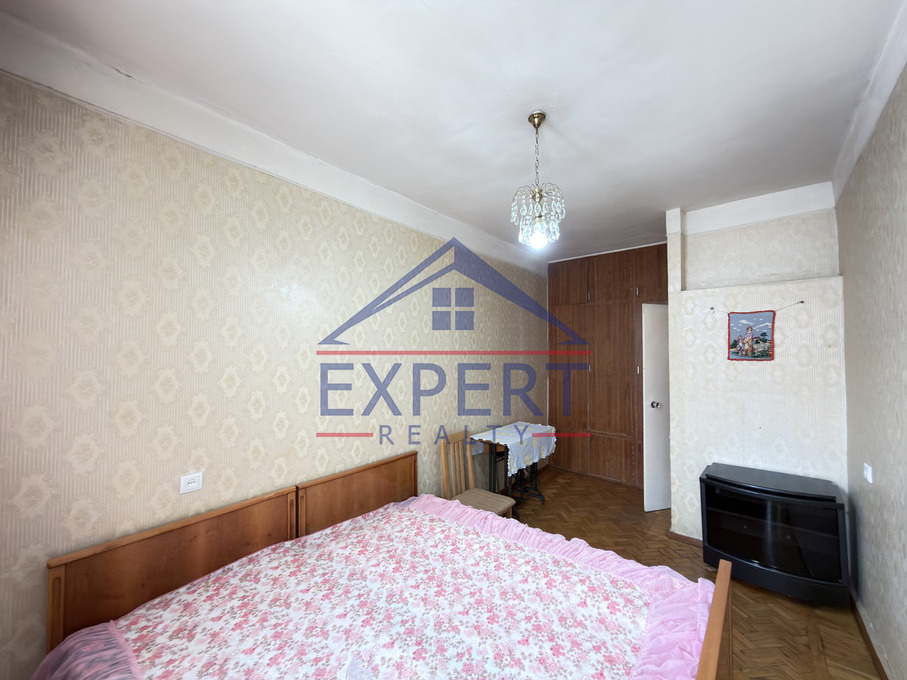 ԱՐԱԲԿԻՐ, ԿՈՄԻՏԱՍԻ ՊՈՂՈՏԱ, 2 ՍԵՆՅԱԿ