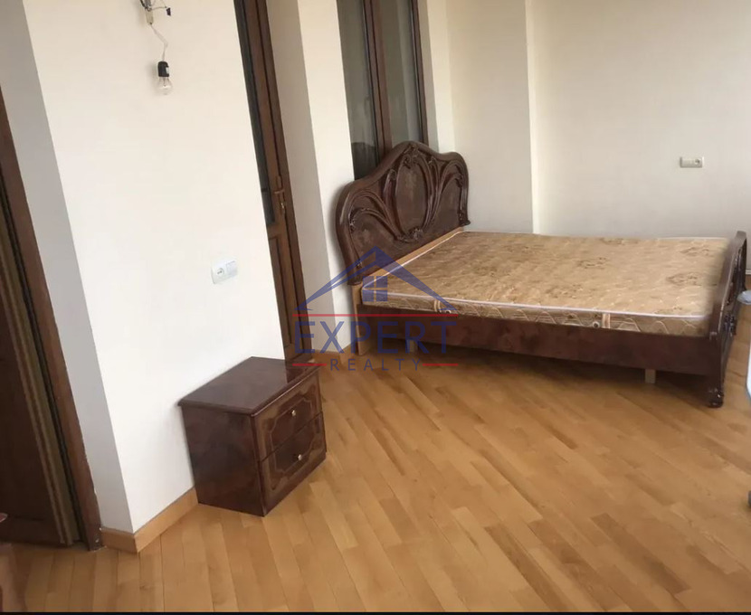 ՄԱԼԱԹԻԱ ՍԵԲԱՍՏԻԱ, ԿՈՒՐՂԻՆՅԱՆ ՓՈՂՈՑ, 3 ՍԵՆՅԱԿ