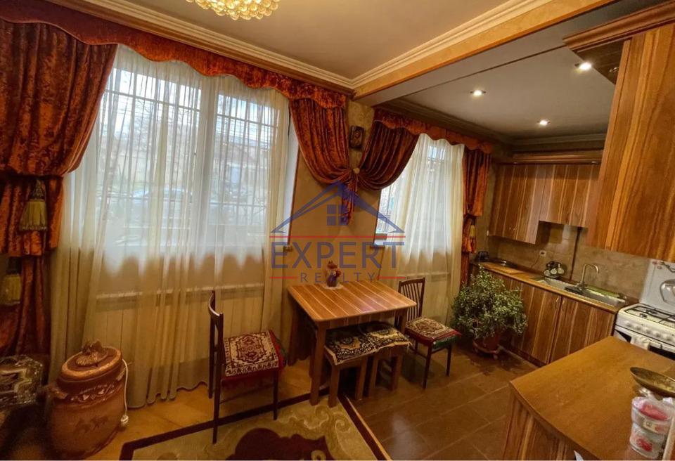 ԱՐԱԲԿԻՐ, ԹԲԻԼԻՍՅԱՆ ԽՃՈՒՂԻ, 3 ՍԵՆՅԱԿ