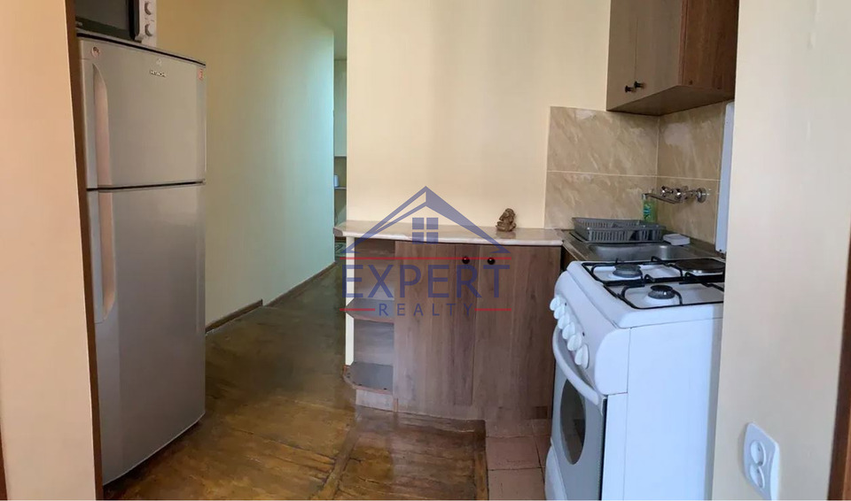 ՔԱՆԱՔԵՌ ԶԵՅԹՈՒՆ, Կ․ ՈՒԼՆԵՑԻ ՓՈՂՈՑ, 3 ՍԵՆՅԱԿ