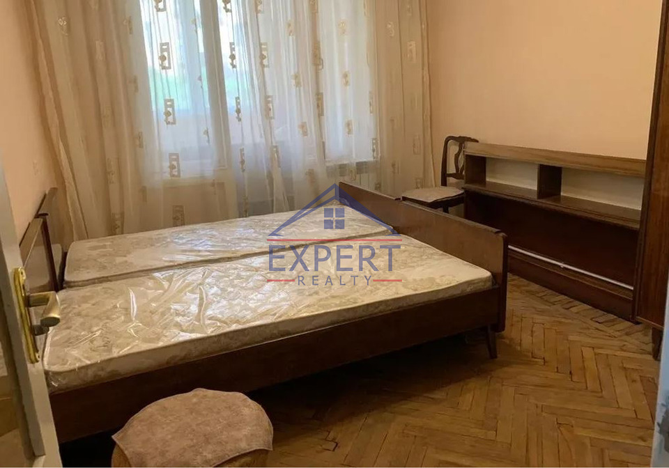 ՔԱՆԱՔԵՌ ԶԵՅԹՈՒՆ, Կ․ ՈՒԼՆԵՑԻ ՓՈՂՈՑ, 3 ՍԵՆՅԱԿ