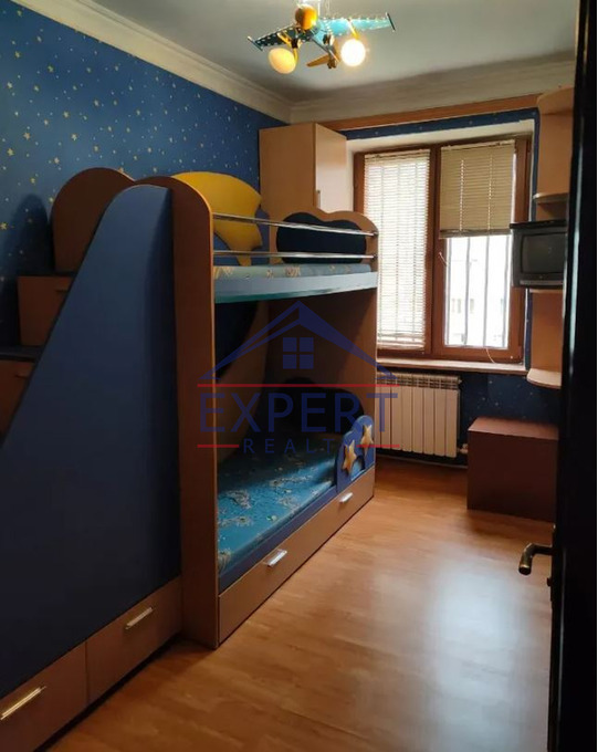 ՇԵՆԳԱՎԻԹ, ՖՐՈՒՆԶԵԻ ՓՈՂՈՑ, 3 ՍԵՆՅԱԿ