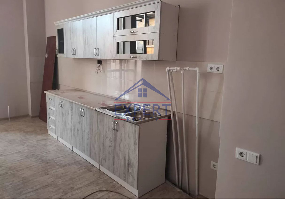 ԿԵՆՏՐՈՆ, ՊԱՐՈՆՅԱՆ ՓՈՂՈՑ, 3 ՍԵՆՅԱԿ