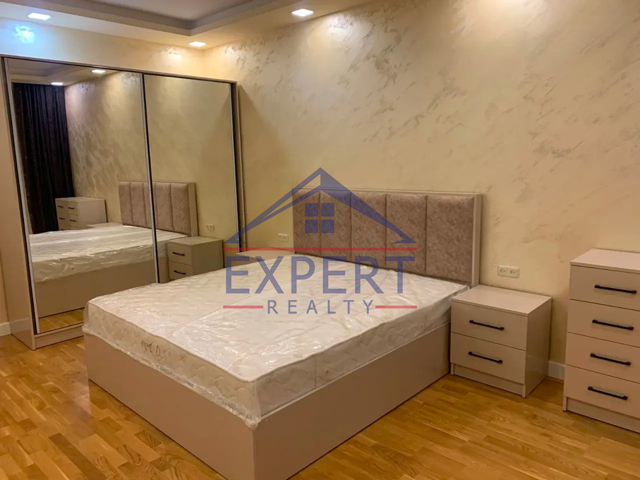 ԱՎԱՆ, ՆՎԵՐ ՍԱՖԱՐՅԱՆ ՓՈՂՈՑ, 6 ՍԵՆՅԱԿ