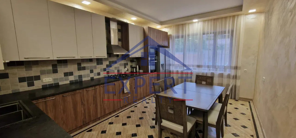 ԱՎԱՆ, ՆՎԵՐ ՍԱՖԱՐՅԱՆ ՓՈՂՈՑ, 6 ՍԵՆՅԱԿ