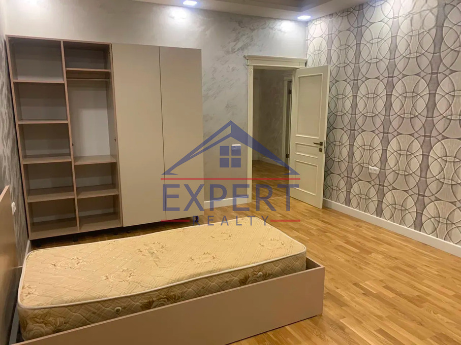 ԱՎԱՆ, ՆՎԵՐ ՍԱՖԱՐՅԱՆ ՓՈՂՈՑ, 6 ՍԵՆՅԱԿ