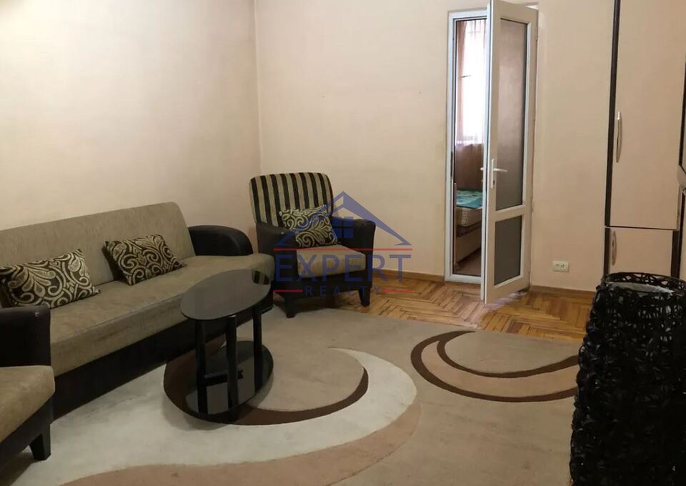 ԿԵՆՏՐՈՆ, ԵՐՎԱՆԴ ՔՈՉԱՐԻ ՓՈՂՈՑ, 2 ՍԵՆՅԱԿ