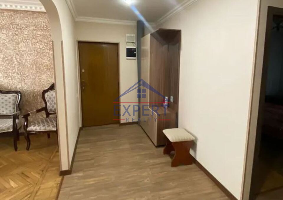 ԿԵՆՏՐՈՆ, ՓԱՐՊԵՑԻ ՓՈՂՈՑ, 3 ՍԵՆՅԱԿ