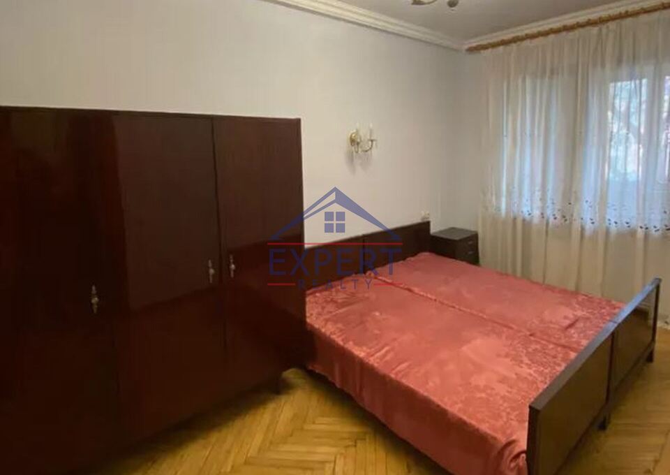 ԿԵՆՏՐՈՆ, ՓԱՐՊԵՑԻ ՓՈՂՈՑ, 3 ՍԵՆՅԱԿ