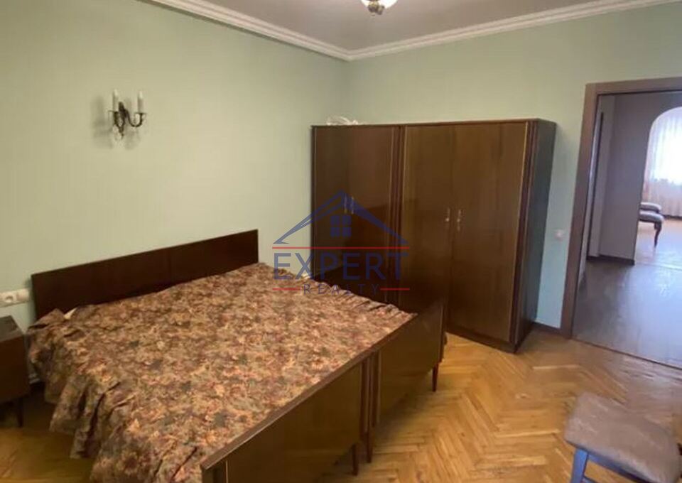 ԿԵՆՏՐՈՆ, ՓԱՐՊԵՑԻ ՓՈՂՈՑ, 3 ՍԵՆՅԱԿ