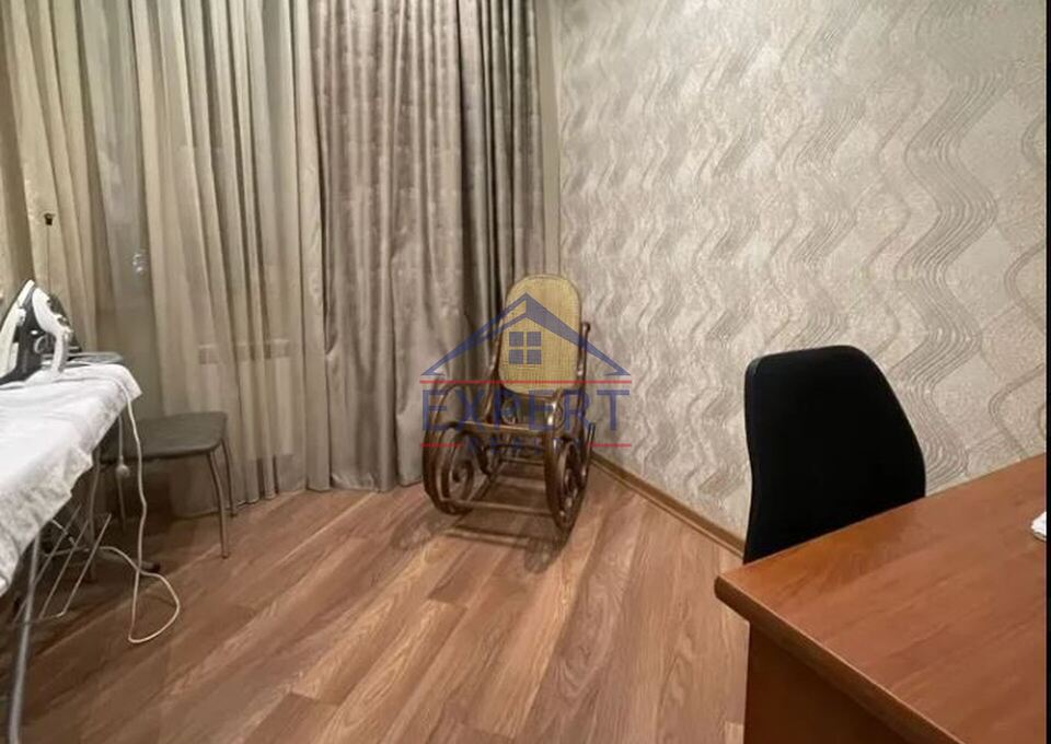 ԱՐԱԲԿԻՐ, ԿՈՄԻՏԱՍԻ ՊՈՂՈՏԱ, 3 ՍԵՆՅԱԿ