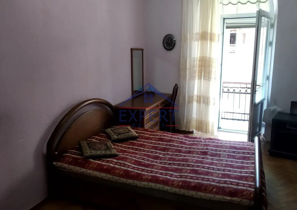 ԿԵՆՏՐՈՆ, ԲԱՂՐԱՄՅԱՆ ՊՈՂՈՏԱ, 3 ՍԵՆՅԱԿ