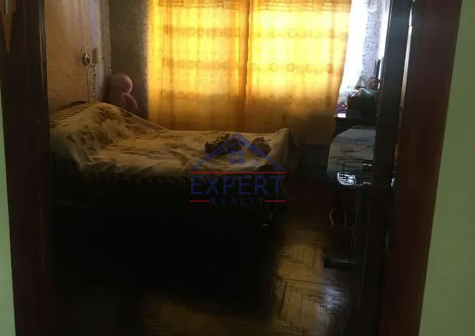 ԱՐԱԲԿԻՐ, ՀՈՎՍԵՓ ԷՄԻՆԻ ՓՈՂՈՑ, 3 ՍԵՆՅԱԿ