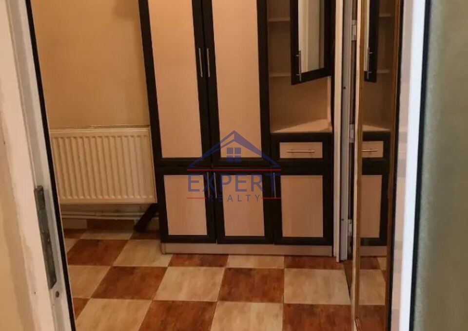 ԿԵՆՏՐՈՆ, ԵՐՎԱՆԴ ՔՈՉԱՐԻ ՓՈՂՈՑ, 2 ՍԵՆՅԱԿ