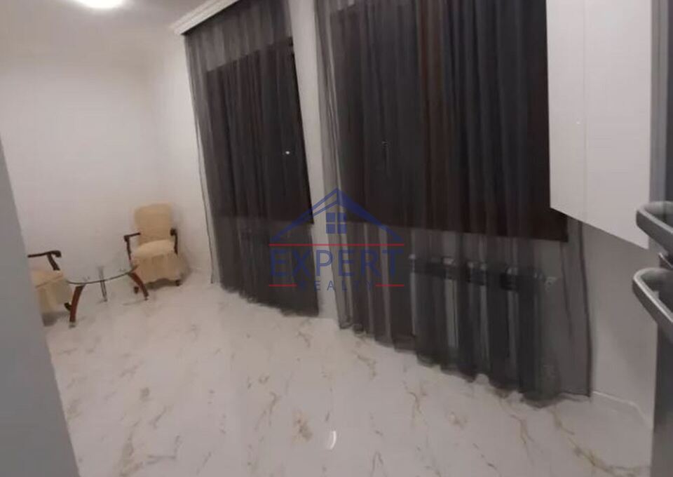 ԿԵՆՏՐՈՆ, ԴԵՐԵՆԻԿ ԴԵՄԻՐՃՅԱՆ, 3 ՍԵՆՅԱԿ