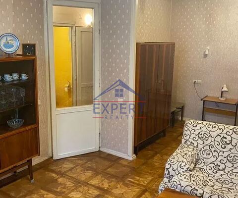 ԿԵՆՏՐՈՆ, ԵԶՆԻԿ ԿՈՂԲԱՑԻ, 1 ՍԵՆՅԱԿ