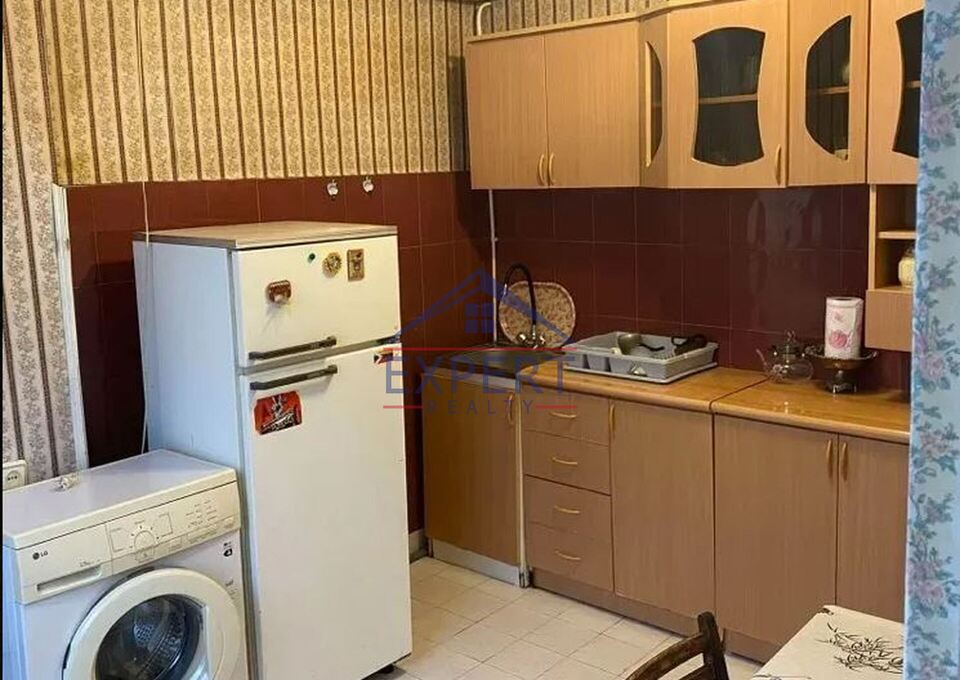 ԿԵՆՏՐՈՆ, ԵԶՆԻԿ ԿՈՂԲԱՑԻ, 1 ՍԵՆՅԱԿ