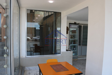 ԿԵՆՏՐՈՆ, ՊԱՐՈՆՅԱՆ ՓՈՂՈՑ, 3 ՍԵՆՅԱԿ