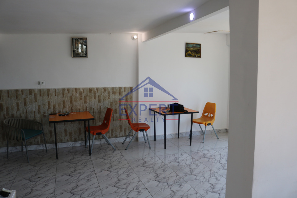 ԿԵՆՏՐՈՆ, ՊԱՐՈՆՅԱՆ ՓՈՂՈՑ, 3 ՍԵՆՅԱԿ