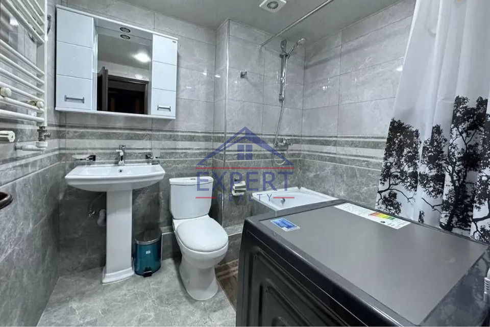 ԿԵՆՏՐՈՆ, ՆԱԼԲԱՆԴՅԱՆ ՓՈՂՈՑ, 3 ՍԵՆՅԱԿ