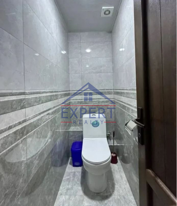 ԿԵՆՏՐՈՆ, ՆԱԼԲԱՆԴՅԱՆ ՓՈՂՈՑ, 3 ՍԵՆՅԱԿ