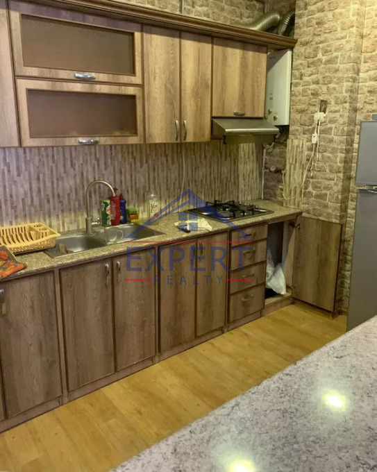 ԿԵՆՏՐՈՆ, ԵՐՎԱՆԴ ՔՈՉԱՐ, 3 ՍԵՆՅԱԿ