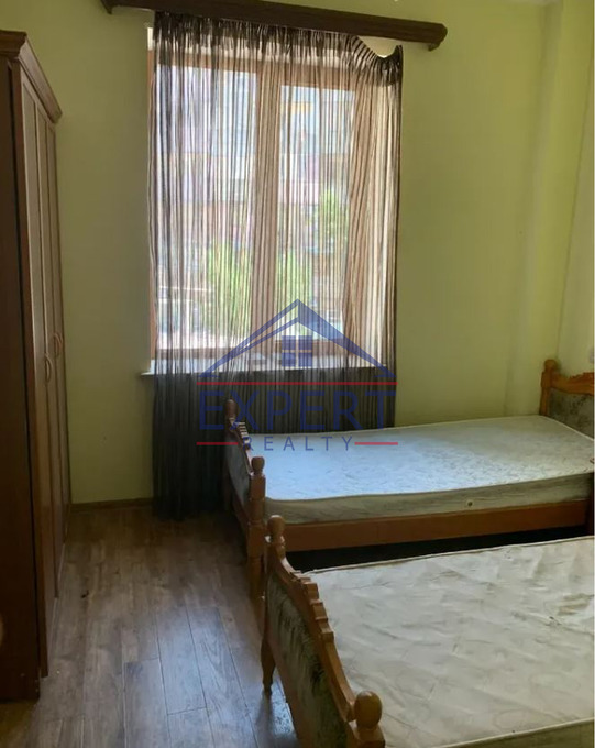 ԿԵՆՏՐՈՆ, ԵՐՎԱՆԴ ՔՈՉԱՐ, 3 ՍԵՆՅԱԿ