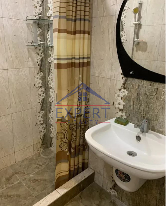 ԿԵՆՏՐՈՆ, ԵՐՎԱՆԴ ՔՈՉԱՐ, 3 ՍԵՆՅԱԿ