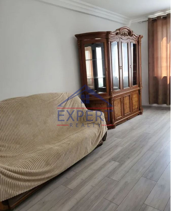 ԿԵՆՏՐՈՆ, ԵՐՎԱՆԴ ՔՈՉԱՐԻ ՓՈՂՈՑ, 2 ՍԵՆՅԱԿ