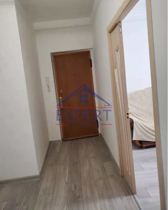 ԿԵՆՏՐՈՆ, ԵՐՎԱՆԴ ՔՈՉԱՐԻ ՓՈՂՈՑ, 2 ՍԵՆՅԱԿ